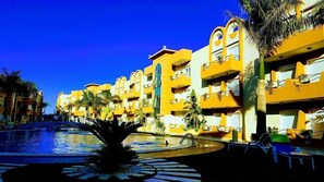 2 outdoor pools, open 9:00 AM to 6:00 PM, pool umbrellas, sun loungers - The Dunes Apartments (Port El Kantaoui)