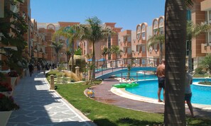 2 outdoor pools, open 9:00 AM to 6:00 PM, pool umbrellas, sun loungers - The Dunes Apartments (Port El Kantaoui)