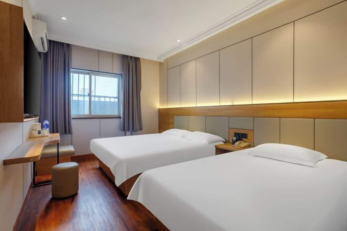 In-room safe, free WiFi