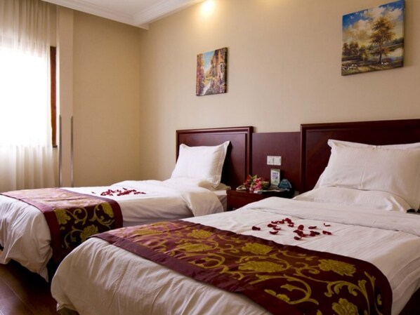 Chambre avec lits jumeaux | Coffres-forts dans les chambres, Wi-Fi gratuit