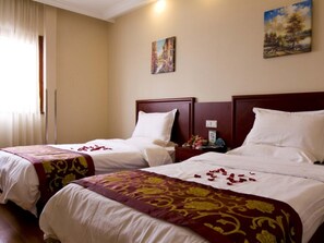 In-room safe, free WiFi - GreenTree Inn Shanghai Hongqiao Hub Convention Center Jinghua Road Shell Hotel (Shanghai)