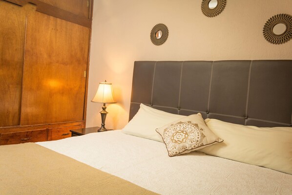 Casa standard, 2 quartos, para não fumantes | 2 quartos, individualmente decorados, individualmente mobiliados