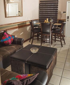 Casa standard, 2 quartos, para não fumantes | Área de estar | TV de tela plana 40 polegadas com canais a cabo, TV