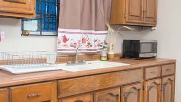 Standard House, 2 Bedrooms, Non Smoking | Private kitchen | Full-sized fridge, microwave, oven, stovetop