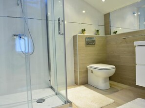 Deluxe Apartment, 3 Bedrooms | Bathroom | Shower, free toiletries, hair dryer, towels - Villa King (Dubrovnik)