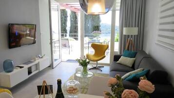 Deluxe Apartment | Living area