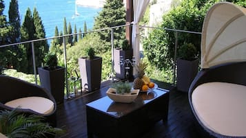 Deluxe Apartment, 3 Bedrooms | Balcony