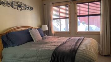 4 chambres, fer et planche à repasser, Wi-Fi gratuit, draps fournis
