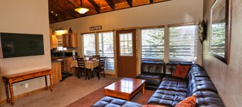  HOT TUB KING BED  SATELLITE INTERNET BBQ  2 KAYAKS AFFORDABLE CLEANING FEE.