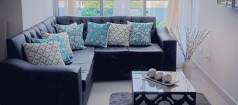 Beautiful 3BR apt-WiFi-SmartTV-Pool-Gym-Playground - Gated 24hr Security