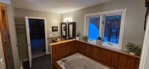 Combinazione doccia/vasca, asciugacapelli