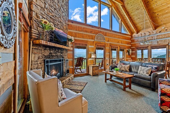 Smart TV, fireplace, table football - "Nestled in the Mountains" with Unbelievable Views (Sevierville)