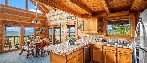 JÀÀkaappi, mikroaaltouuni, uuni, liesi