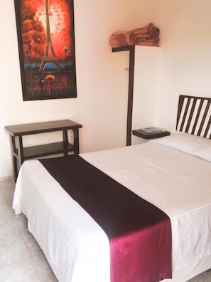 Basic Room, 1 Double Bed | Free WiFi, bed sheets