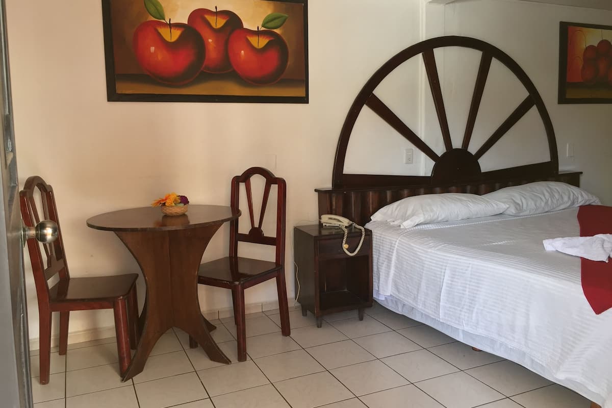 Habitación doble, 1 cama King size | Wifi gratis y ropa de cama