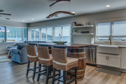 Lazy Loon Cottage is a Charming KEUKA LAKE cottage with amazing views!