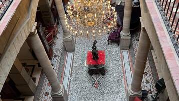 Televisión de pantalla plana de 32 pulgadas con canales digitales