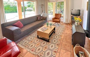Fernseher, Kamin, DVD-Player, Stereoanlage