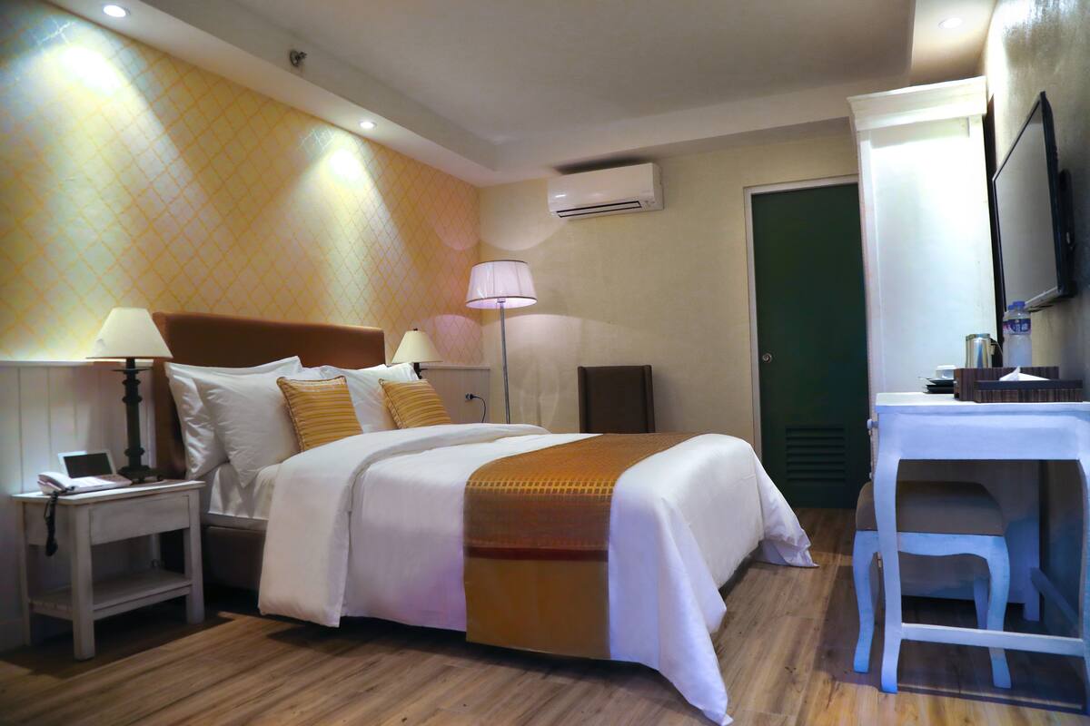 Deluxe Room | In-room safe, free WiFi, bed sheets