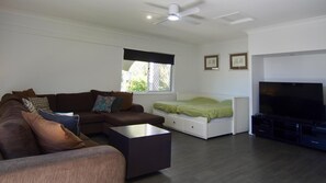 Televisio, kirjoja, stereot