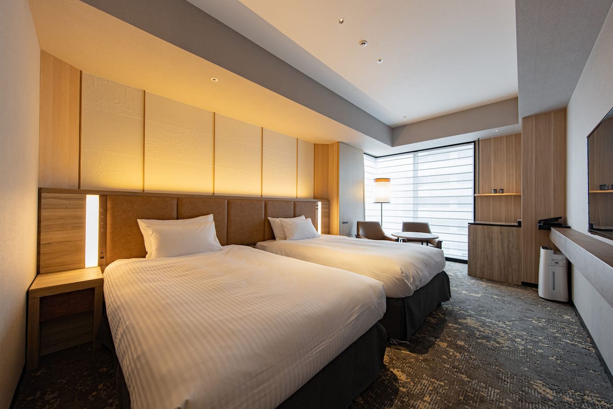 Down comforters, minibar, in-room safe, desk
