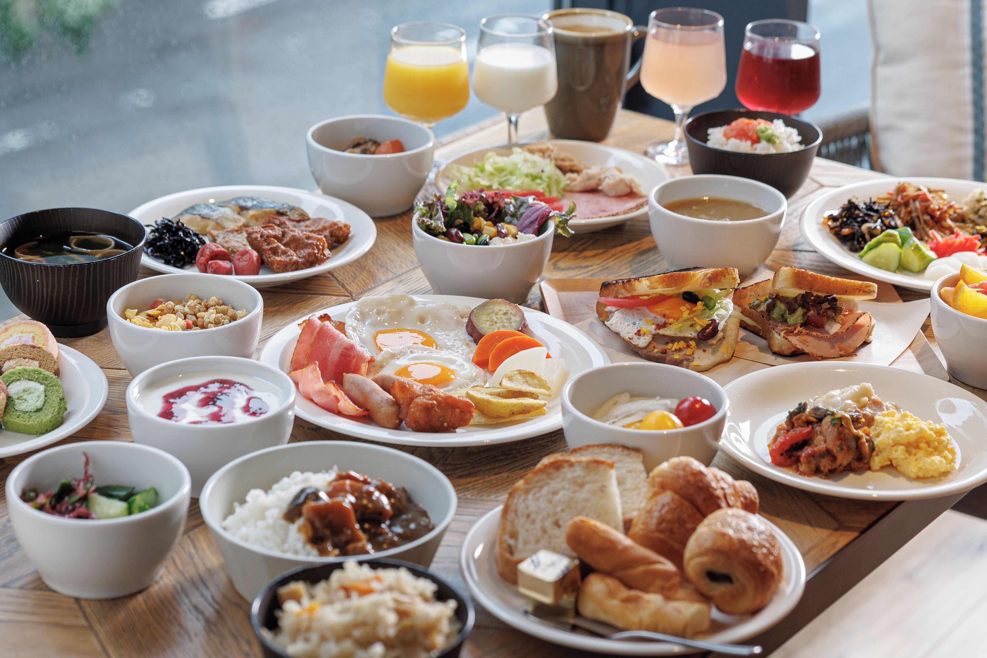 Daily buffet breakfast (JPY 2750 per person)
