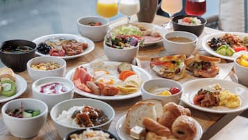 Se ofrece un desayuno bufé (2750 JPY por persona)
