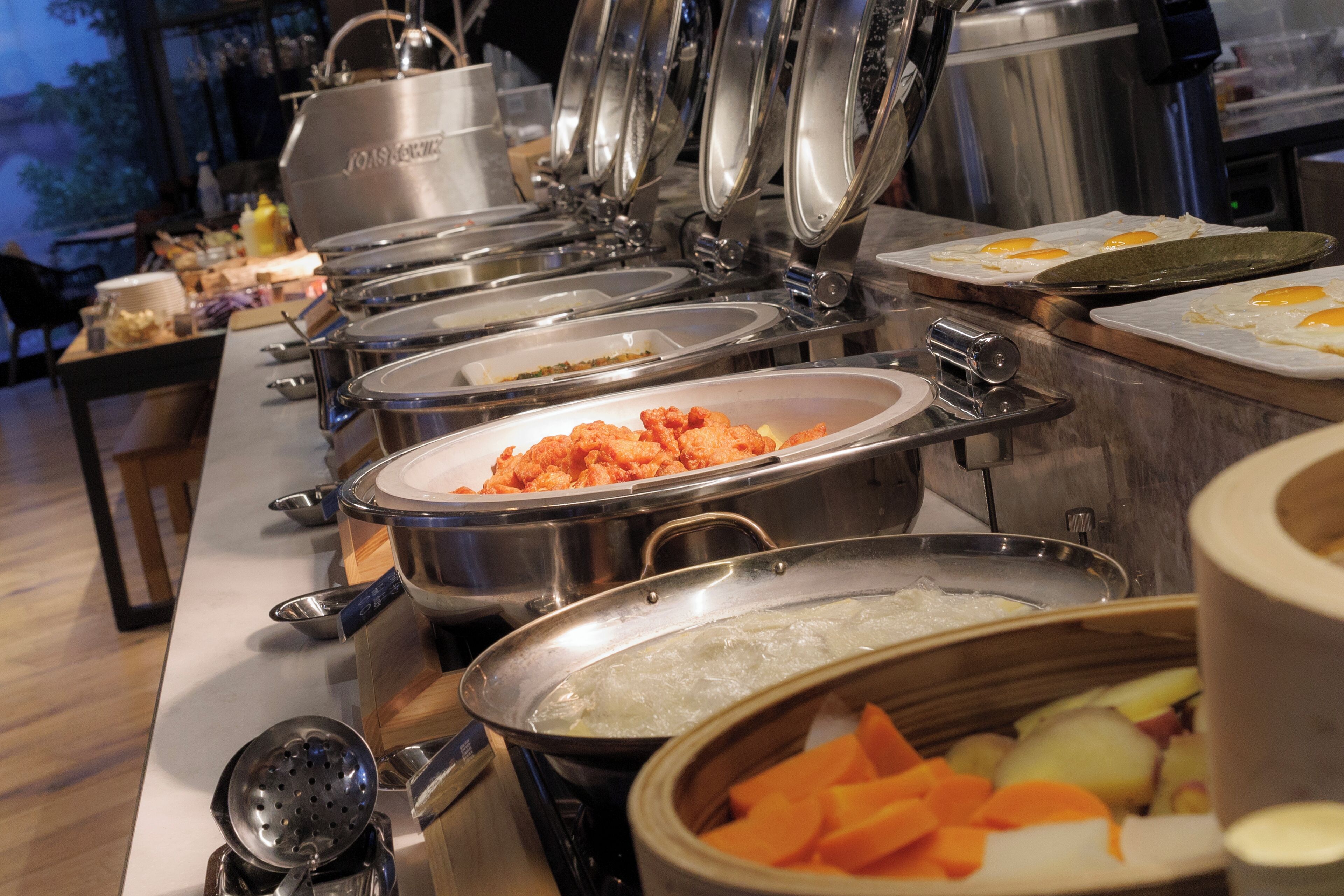 Tägliches Frühstücksbuffet gegen Gebühr
