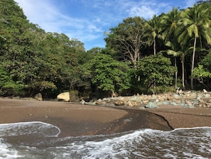 Una spiaggia nelle vicinanze