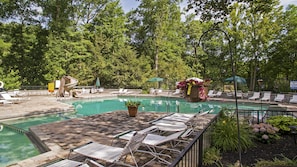 Pool - Beautiful Chalet Near Skiing & the Gatlinburg Strip- Hike, Play & Relax (Gatlinburg)