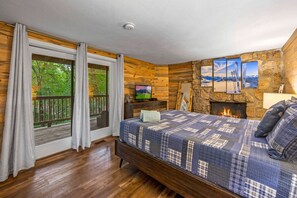 3 makuuhuonetta, memory foam -patjalliset sängyt, silitysrauta/-lauta