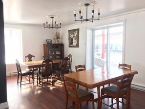 Tägliches inbegriffenes kontinentales Frühstück