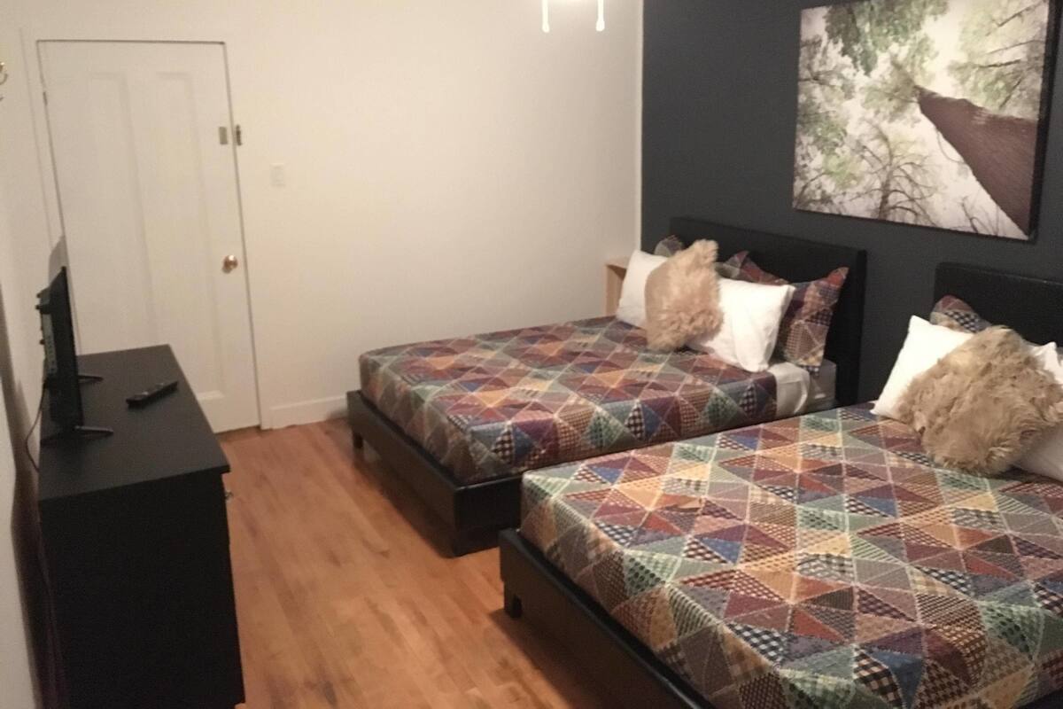 Economy-Vierbettzimmer, 2 Doppelbetten, Nichtraucher, Gemeinschaftsbad | Kostenloses WLAN, Bettwäsche