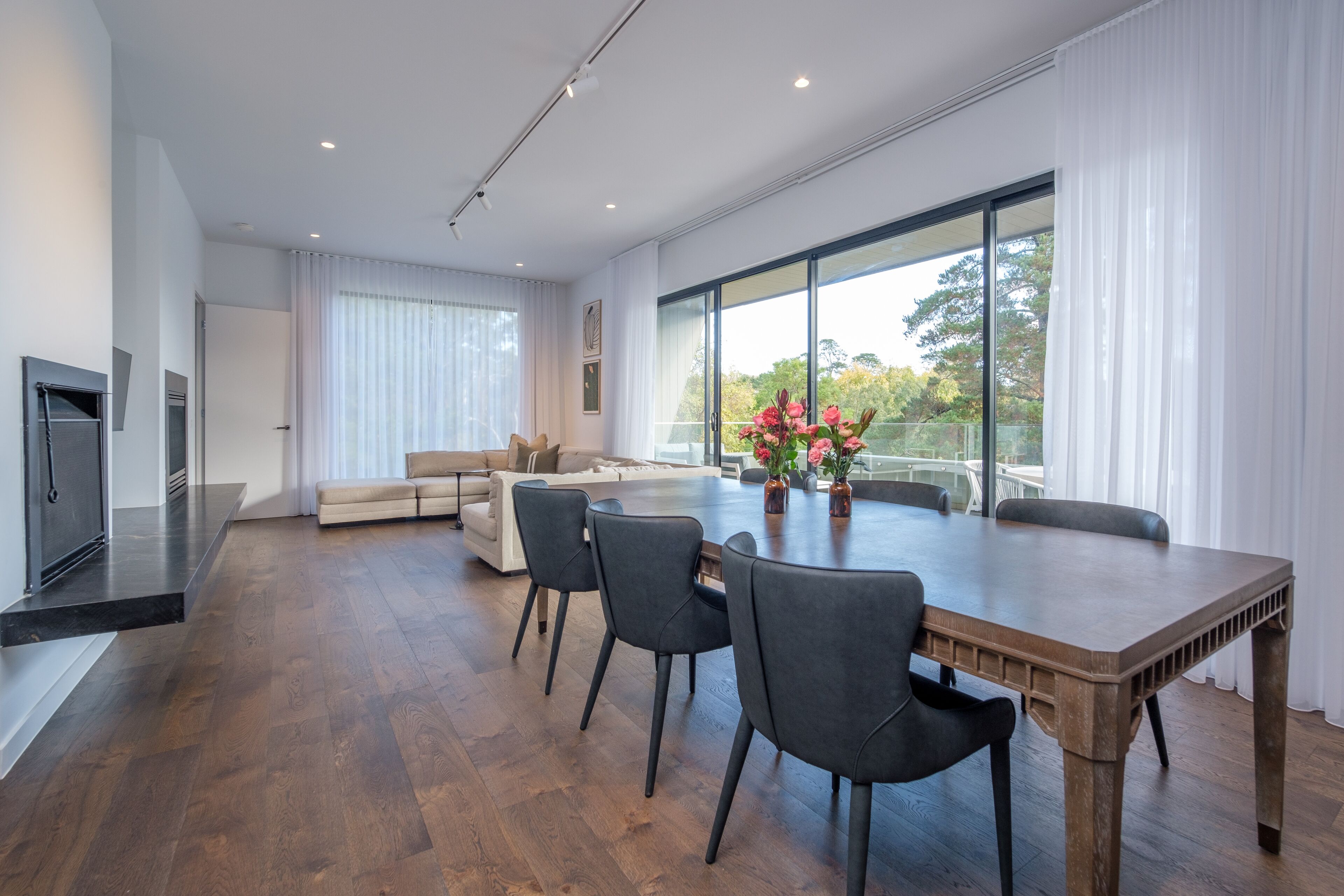 Mineral Springs Penthouse | Living area | Flat-screen TV, fireplace