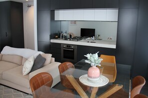 Wellness Suite | Private kitchen | Fridge, microwave, oven, stovetop - Hepburn Bathhouse & Spa Villas (Hepburn Springs)