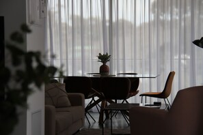In-room dining - Hepburn Bathhouse & Spa Villas (Hepburn Springs)