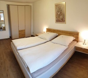 1 quarto, ferros/tábuas de passar roupa, acesso à internet