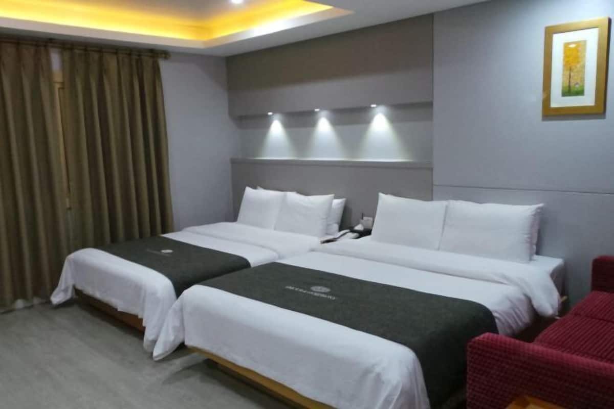 1 kamar tidur, selimut bulu angsa, dan didekorasi berbeda-beda