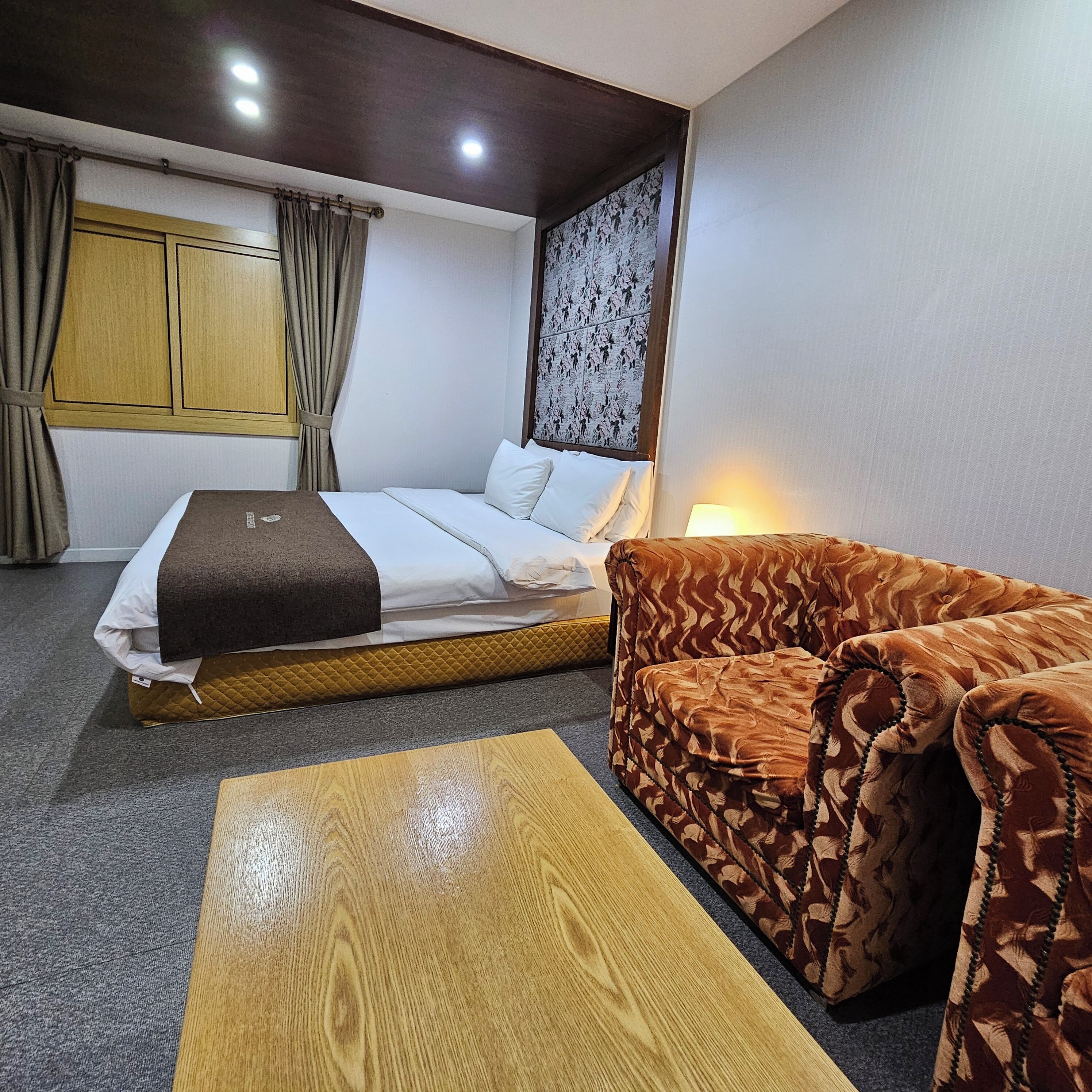 deluxe double room | 1 bedroom, down duvets, individually decorated, individually furnished