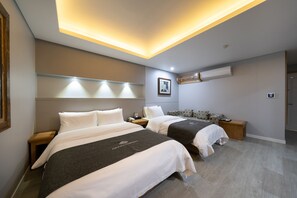 Superior Twin Room | Down duvets, individually decorated, individually furnished, desk - Hotel Symphony (Suwon)