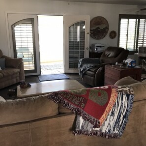 Télévision à écran plat