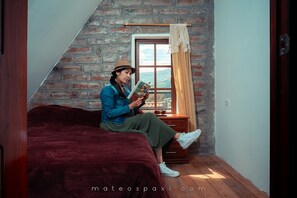 Cubrecamas, colchones Select Comfort, muebles diferentes y escritorio