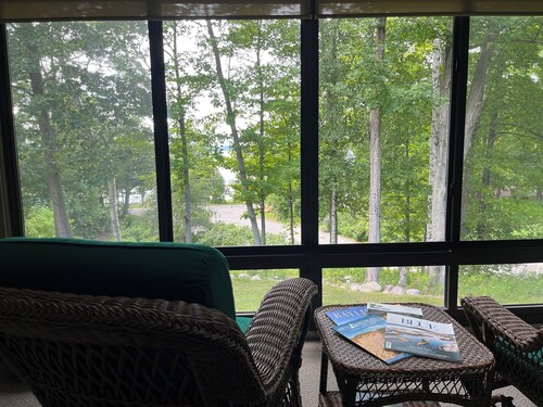 Well Appointed  Apartment with Breathtaking Views