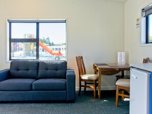 Chambre, 1 chambre, accessible aux personnes à mobilité réduite | Coin cuisine privé