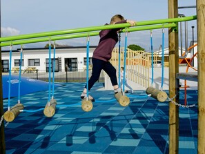 Children’s play area – outdoor - Hokitikas Kiwi Holiday Park and Motels (Hokitika)