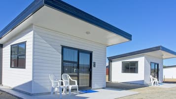 Basic Cabin | Individually decorated, soundproofing, free WiFi