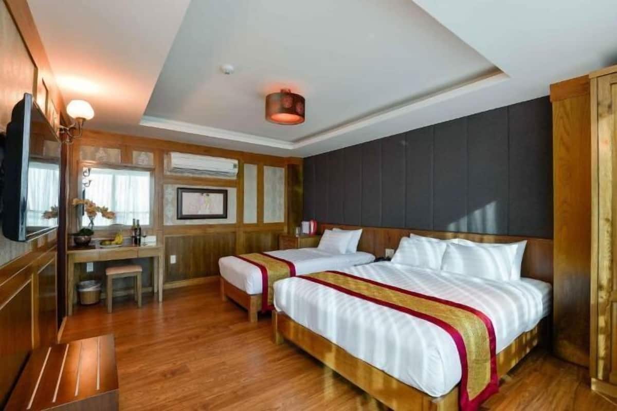 Minibar, in-room safe, desk, blackout curtains