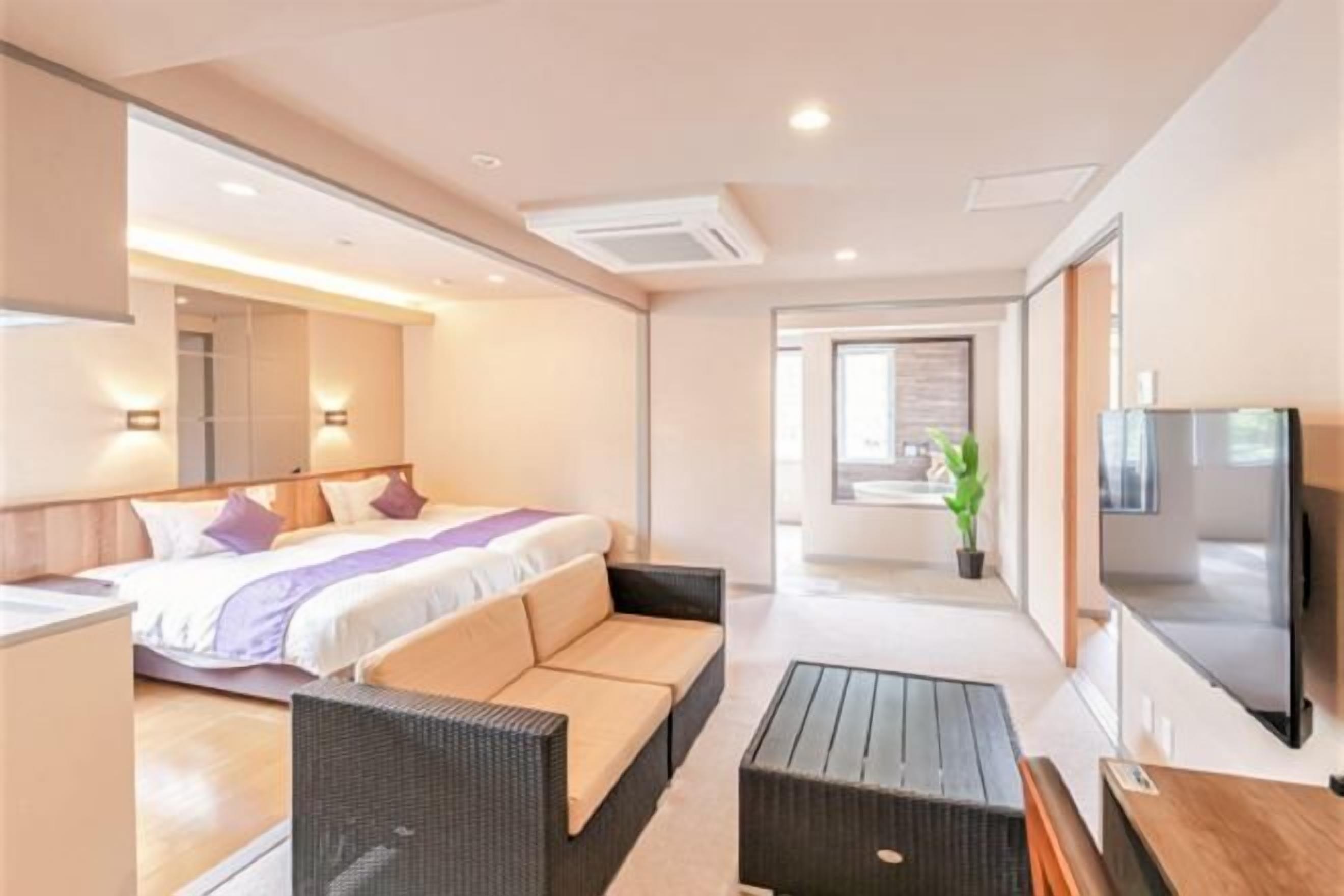 Peti besi dalam bilik, langsir/tirai gelap terus, Wi-fi percuma 