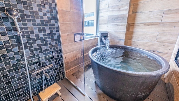 Standard Twin Room, 2 Bedrooms, Non Smoking (western style room with open-air bath) | Bilik Mandi