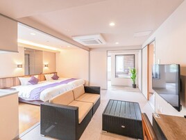 Cofres nos quartos, cortinas blackout, Wi-Fi de cortesia